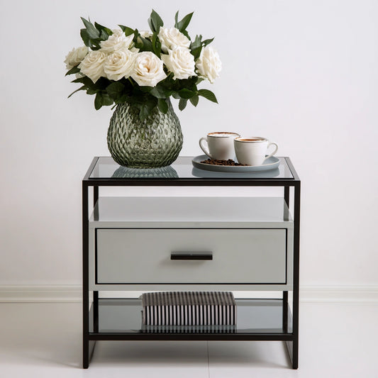 Table d'appoint aux lignes épurées à trois niveaux, coloris gris